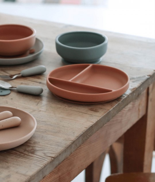 Suction Divided Plate - Cinnamon