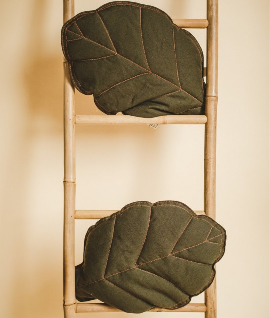 DECORATIVE LEAF CUSHION - FOREST GREEN