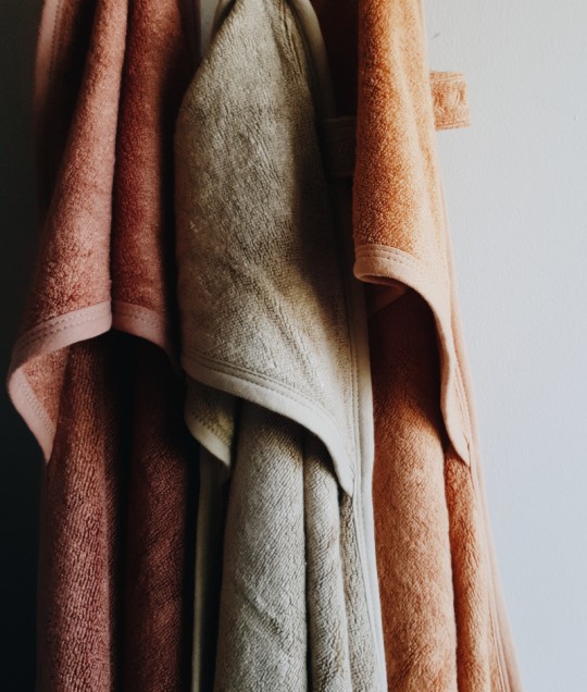 BABY HOODED TOWEL. SUNKISSED
