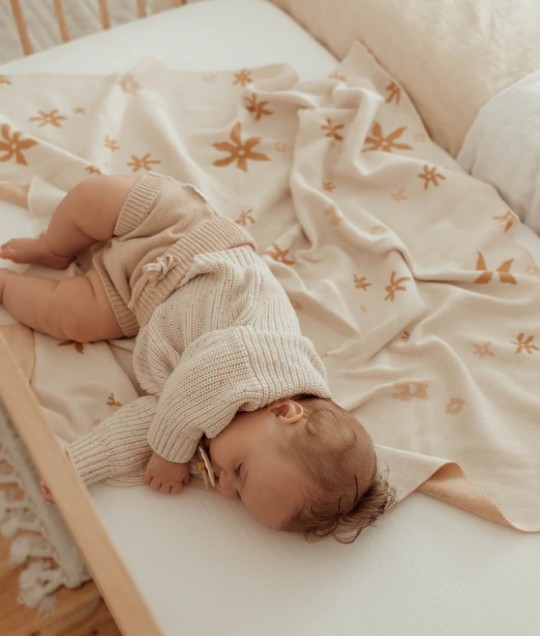 GOLDIE KNITTED BLANKET