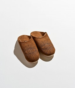 Brown Embroidery Eyes Slipper